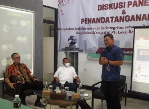 Gallery Diskusi Panel & Penandatanganan MoU bersama KAD Anti Korupsi Jatim 5 ~blog/2022/9/8/20220907_102057